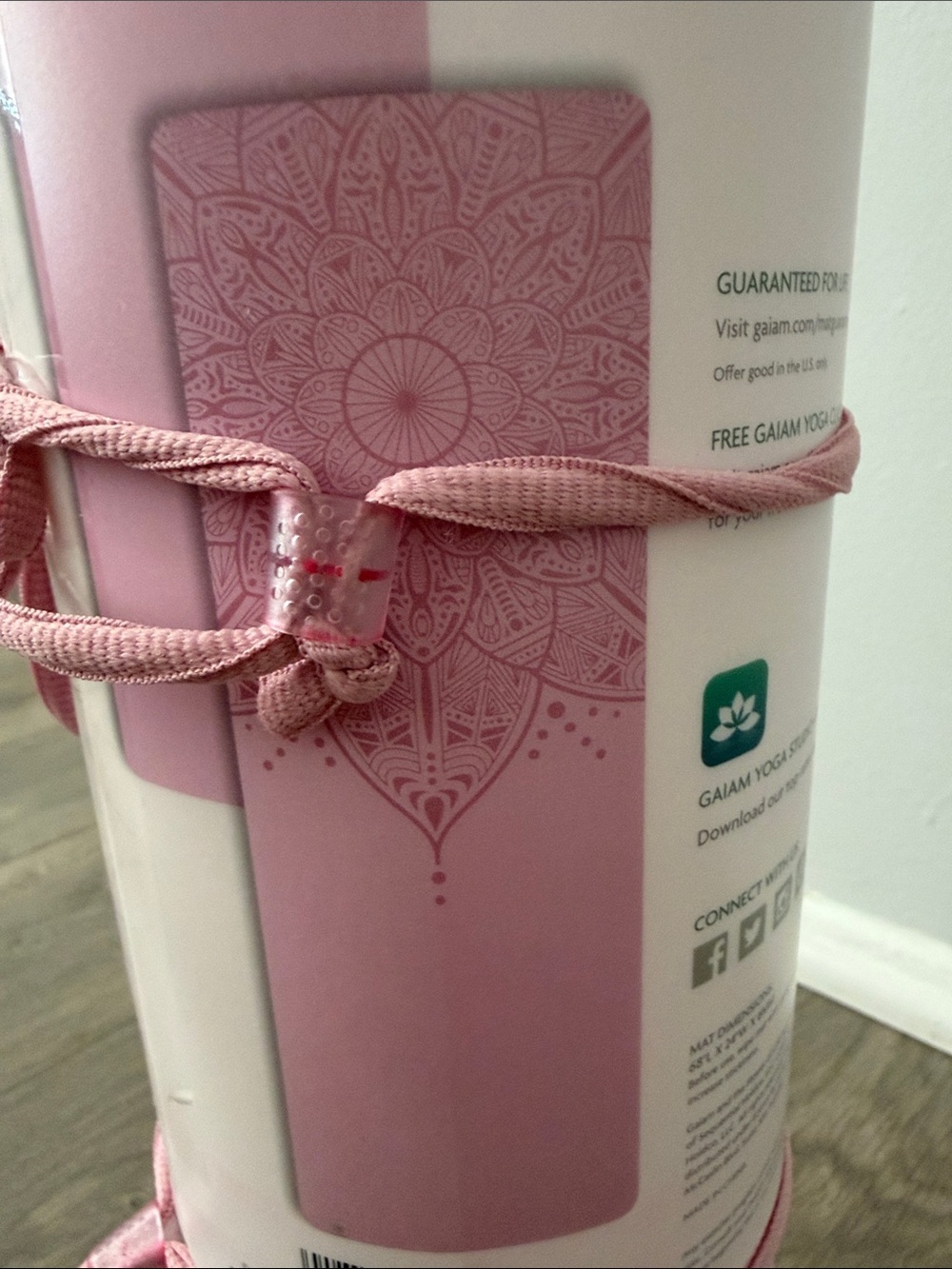 Brand new Gaiam classic 6mm reversible mandala print yoga mat - Picture 6 of 7